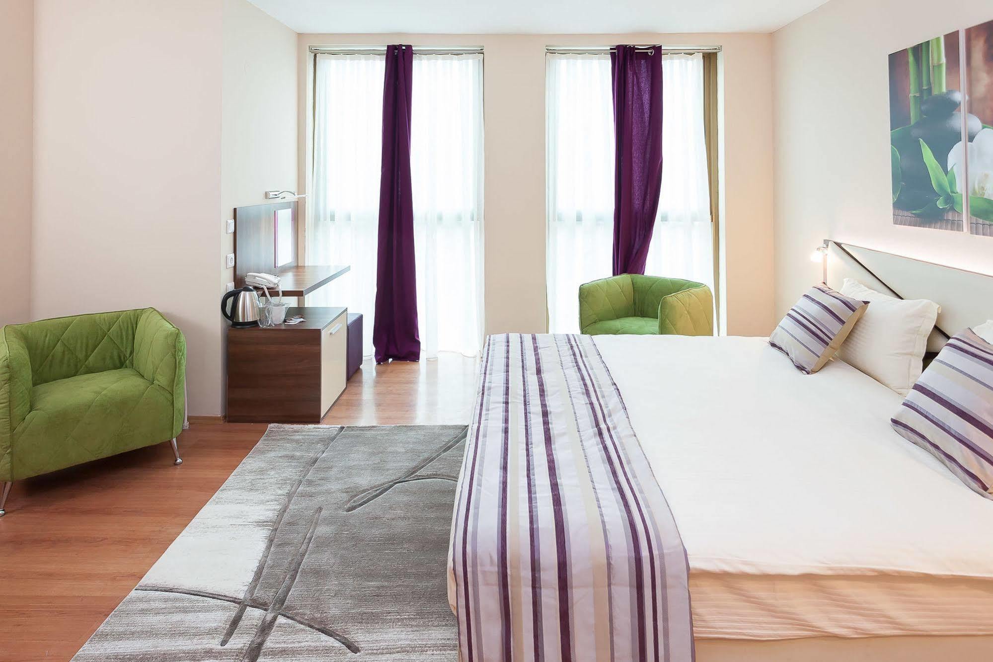 Modern Inn Boutique Hotel Скопие Екстериор снимка