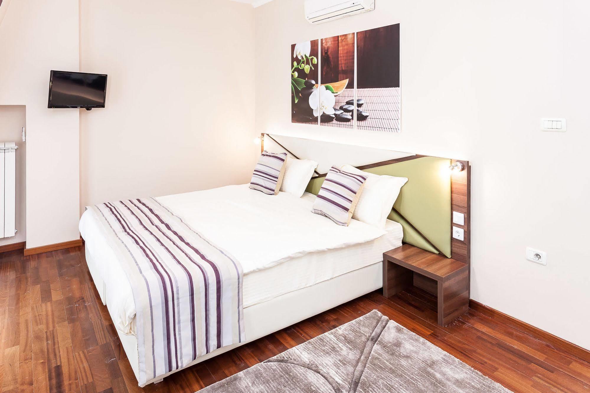 Modern Inn Boutique Hotel Скопие Екстериор снимка