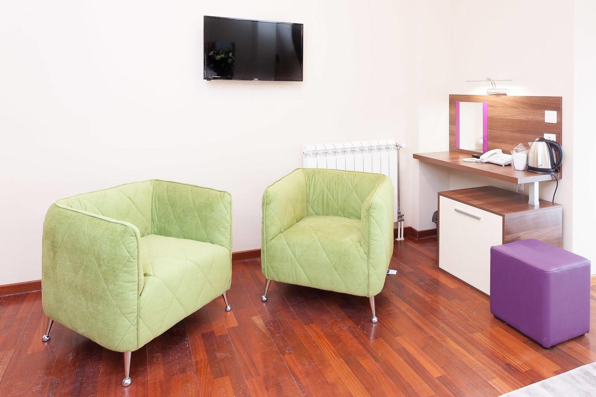 Modern Inn Boutique Hotel Скопие Екстериор снимка