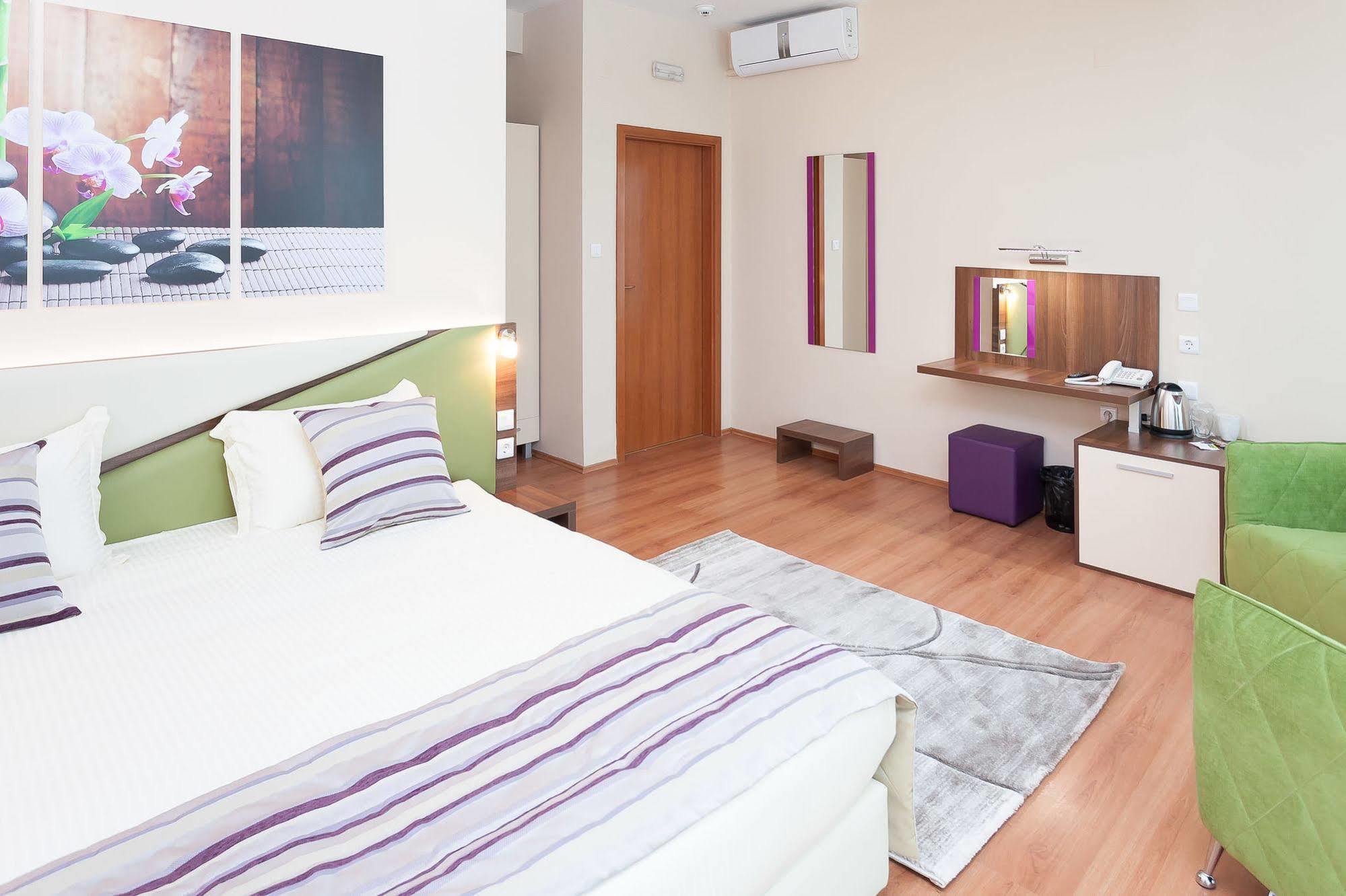 Modern Inn Boutique Hotel Скопие Екстериор снимка
