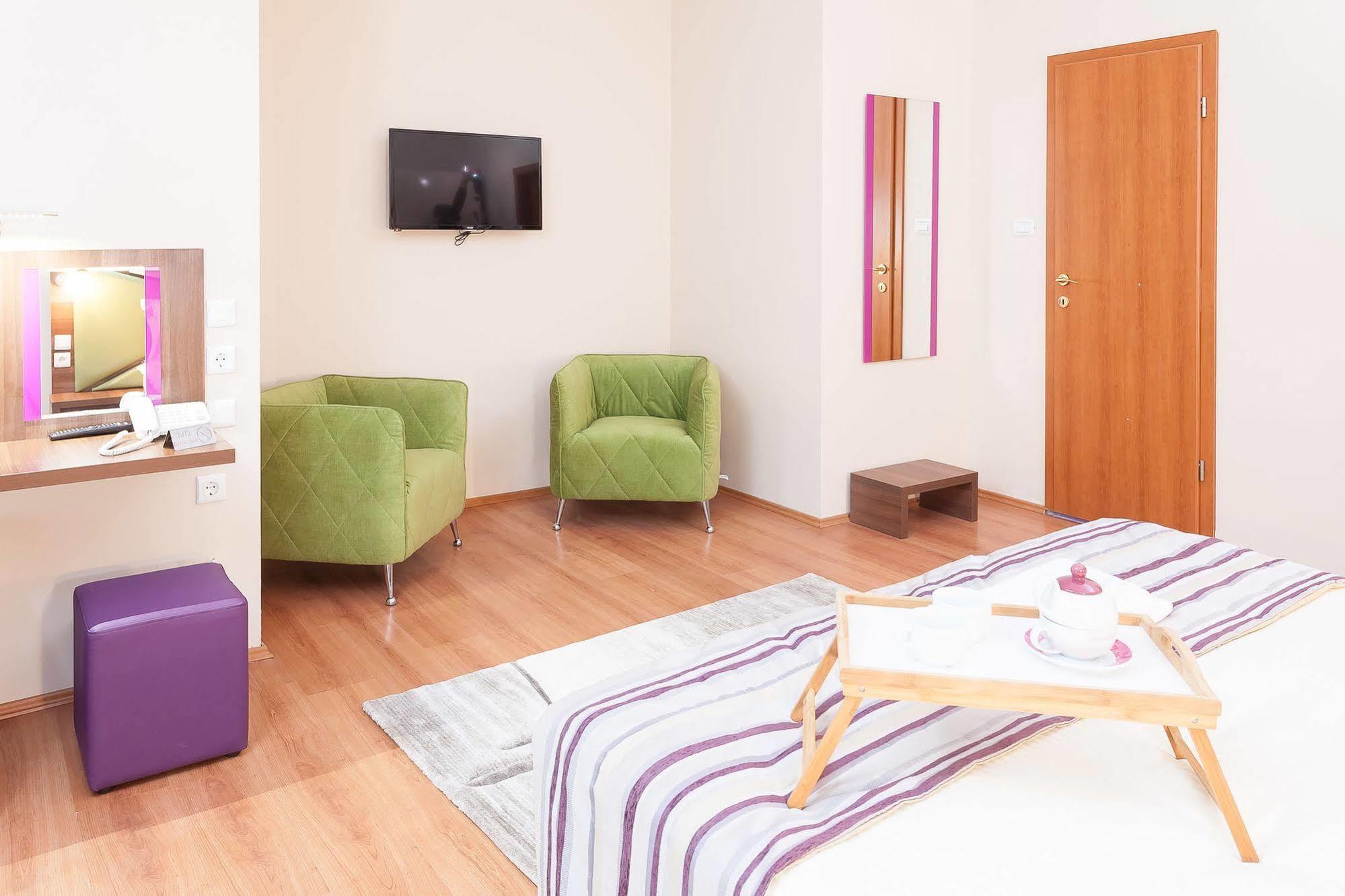 Modern Inn Boutique Hotel Скопие Екстериор снимка
