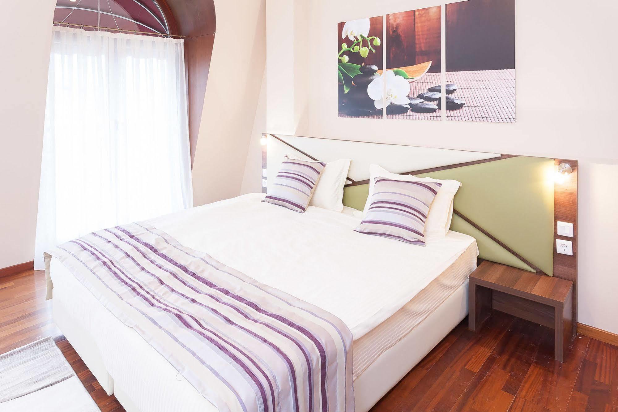 Modern Inn Boutique Hotel Скопие Екстериор снимка