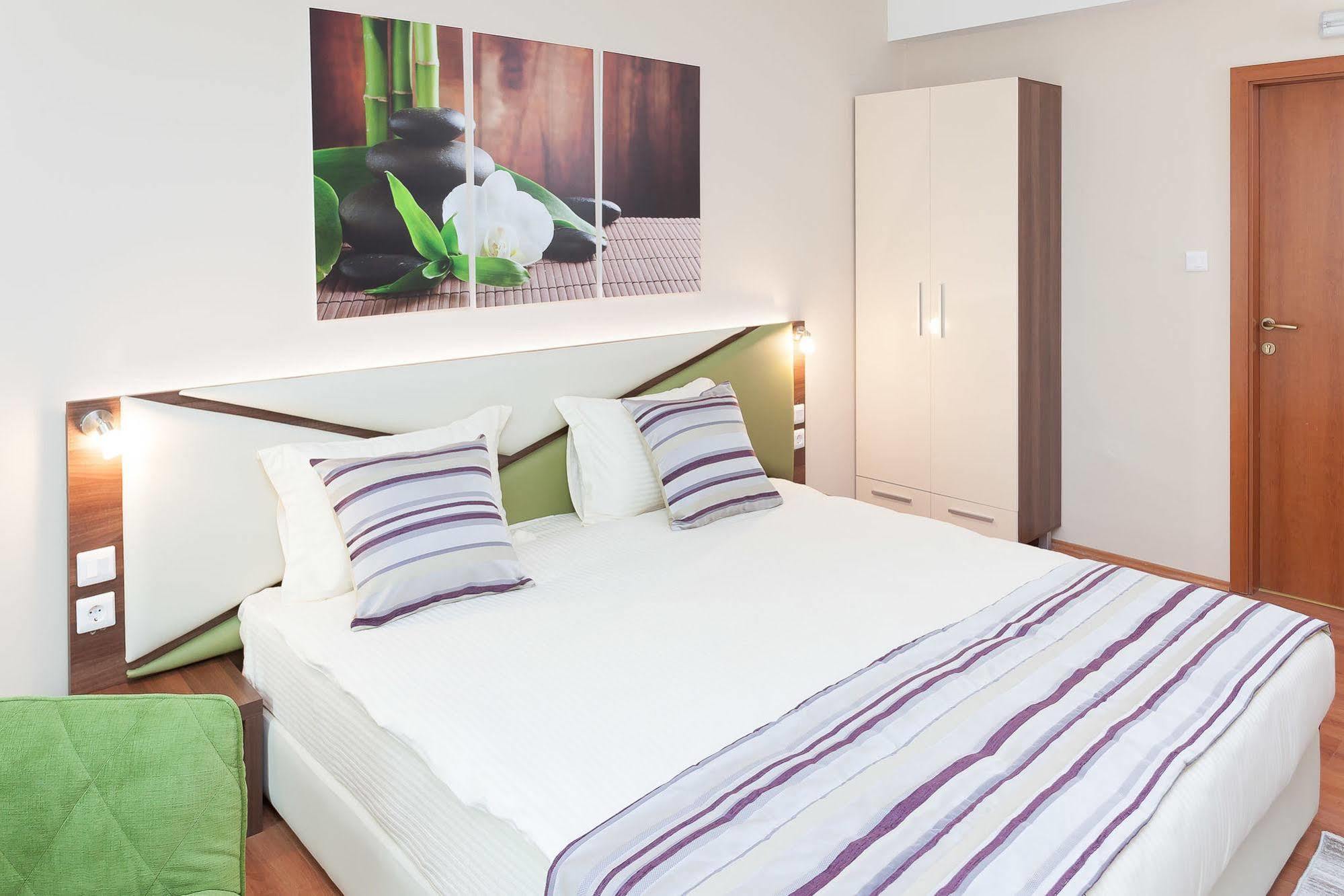 Modern Inn Boutique Hotel Скопие Екстериор снимка