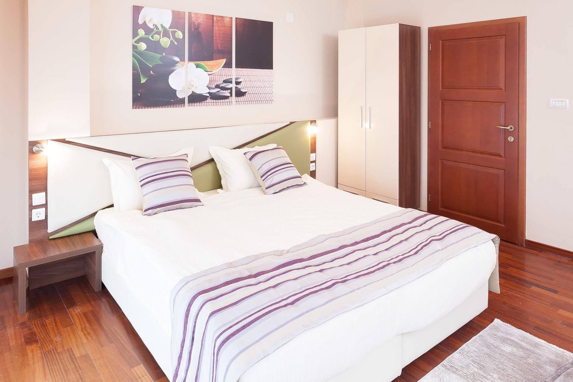 Modern Inn Boutique Hotel Скопие Екстериор снимка