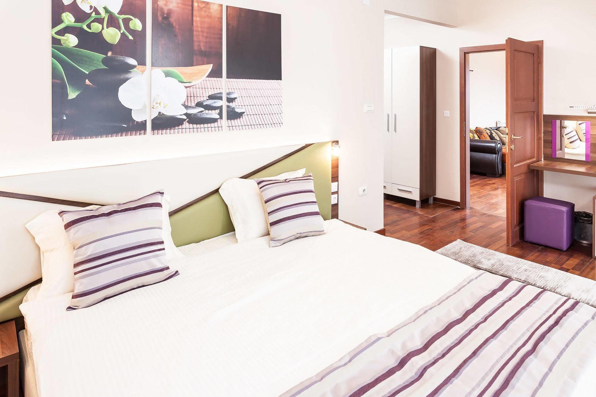 Modern Inn Boutique Hotel Скопие Екстериор снимка