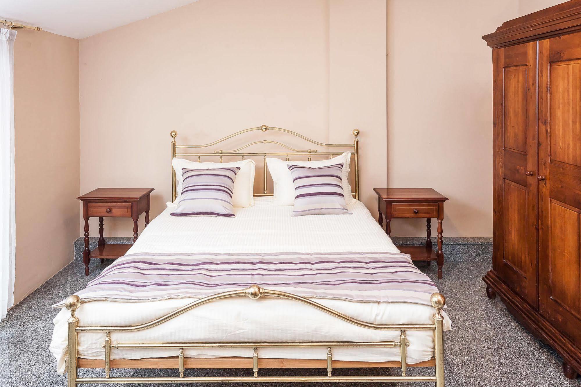 Modern Inn Boutique Hotel Скопие Екстериор снимка