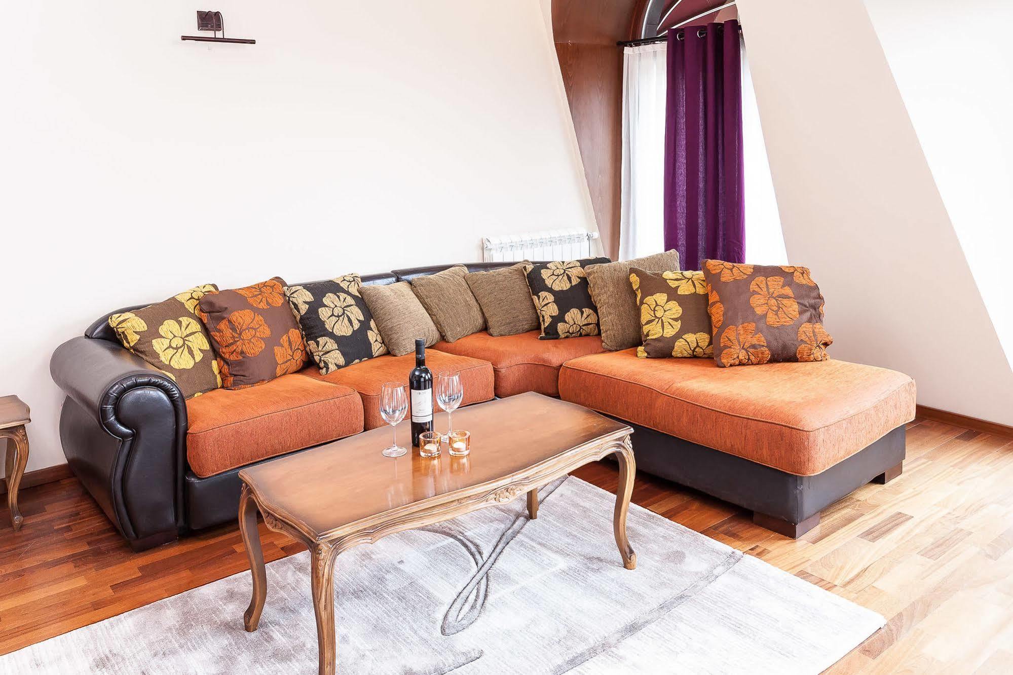Modern Inn Boutique Hotel Скопие Екстериор снимка