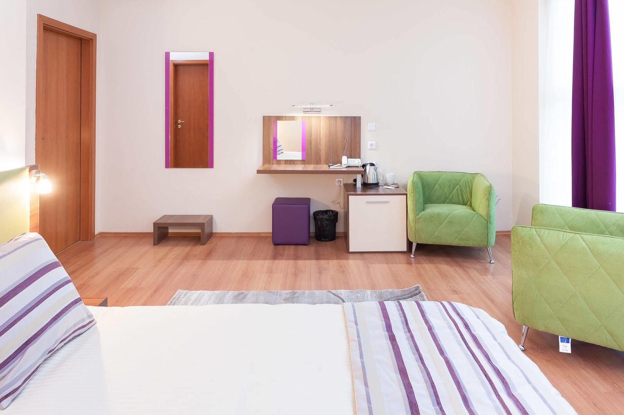 Modern Inn Boutique Hotel Скопие Екстериор снимка